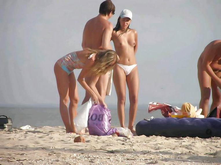 25P Girls at the beach 6