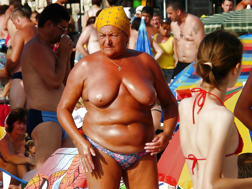 25P Girls at the beach 6