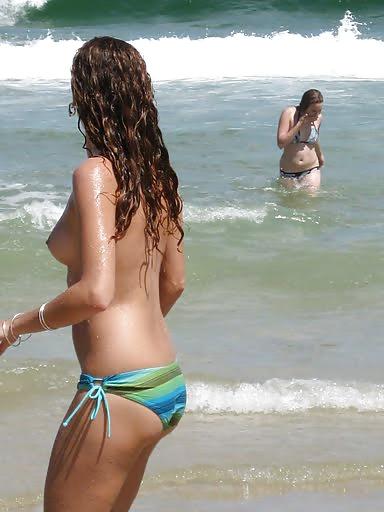 25P Girls at the beach 6