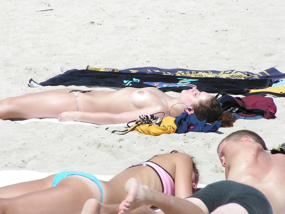 25P Girls at the beach 8