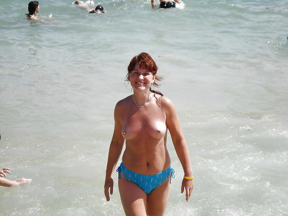 25P Girls at the beach 8