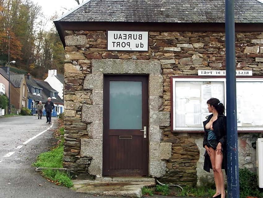 25P FRENCH NADINE visiting a typical harbour 2006