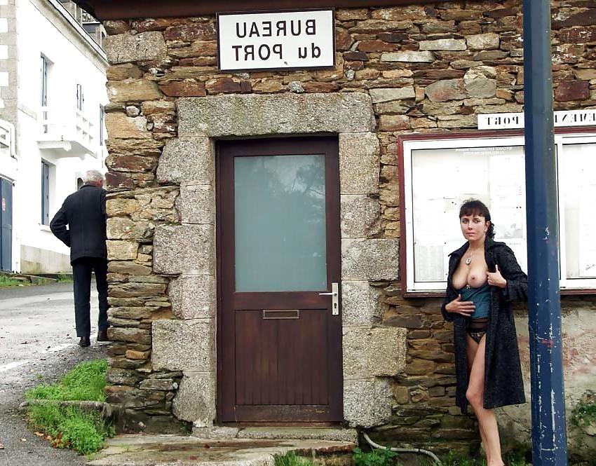 25P FRENCH NADINE visiting a typical harbour 2006