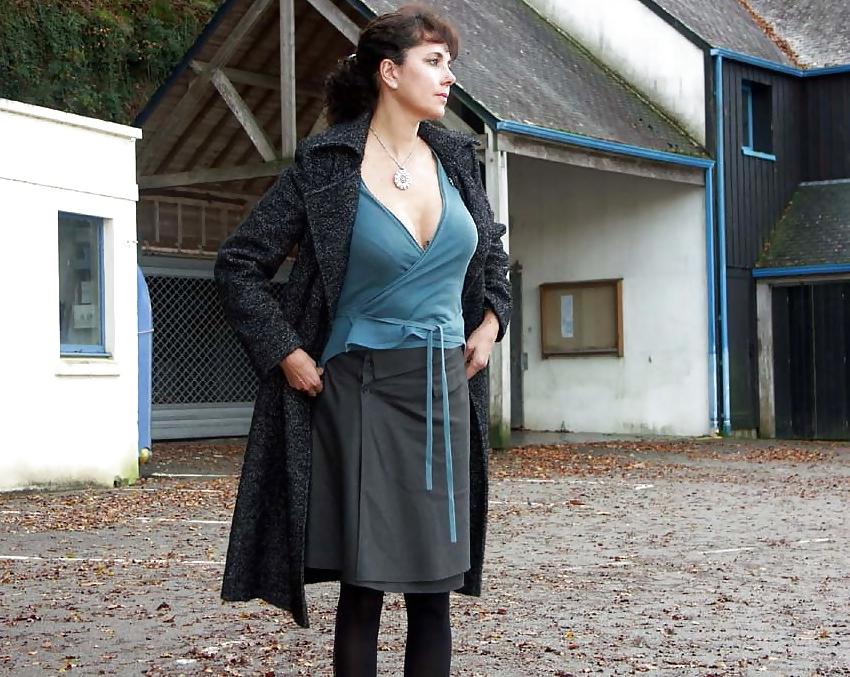 25P FRENCH NADINE visiting a typical harbour 2006