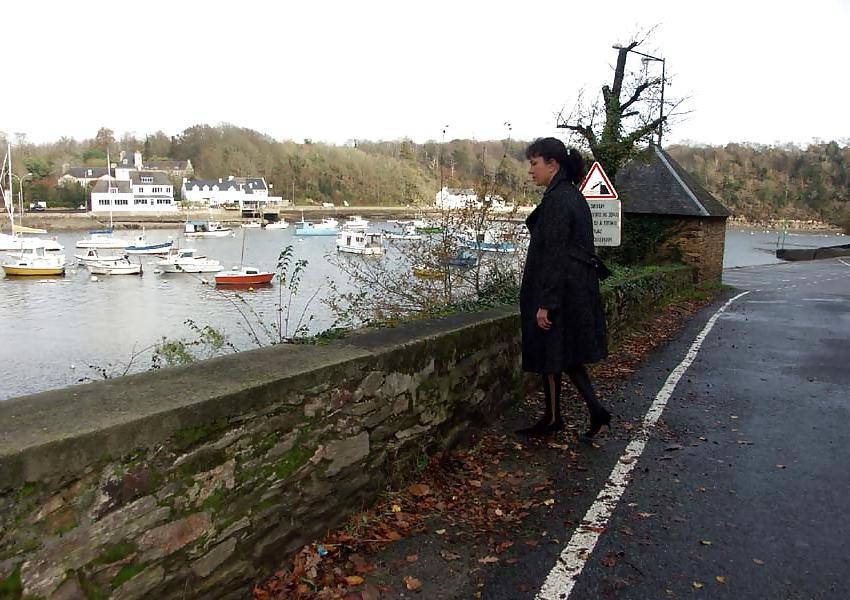 25P FRENCH NADINE visiting a typical harbour 2006