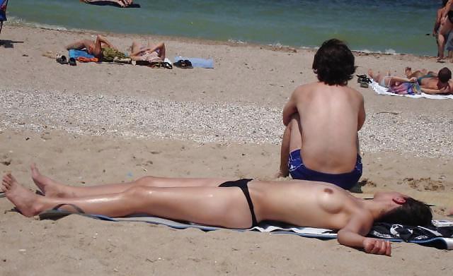 20P Romanian girls at the beach 10 RO7