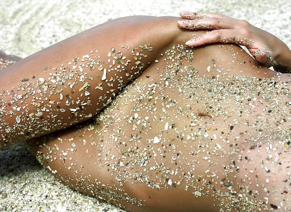 16P Beach babe