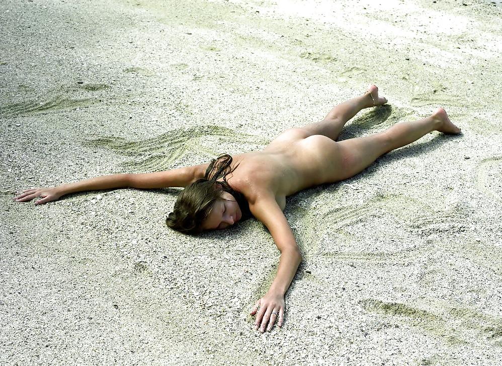 16P Beach babe