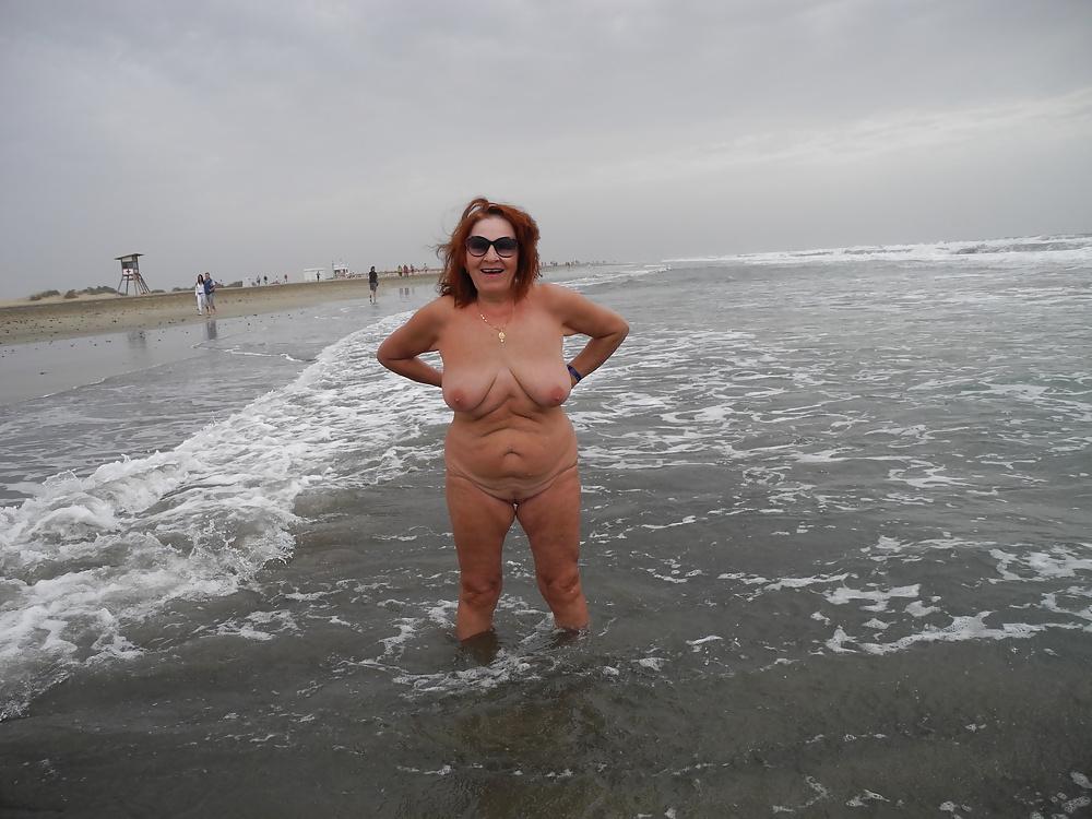 10P A walk on the beach of Maspalomas Nude