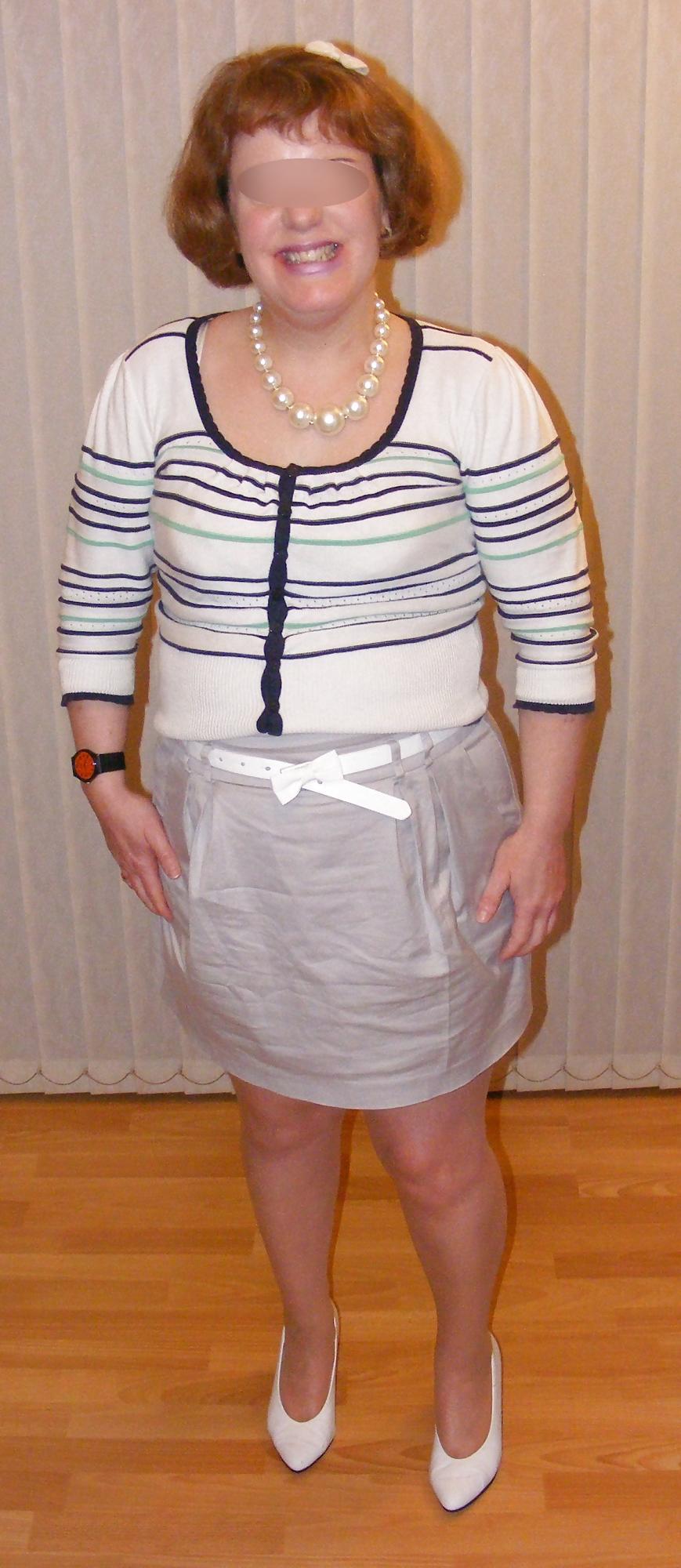 23P Slutty secretary in tights and white stilettos