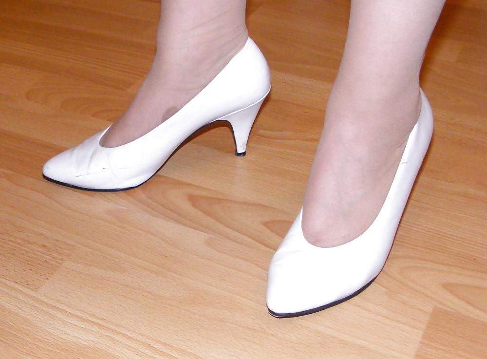 23P Slutty secretary in tights and white stilettos