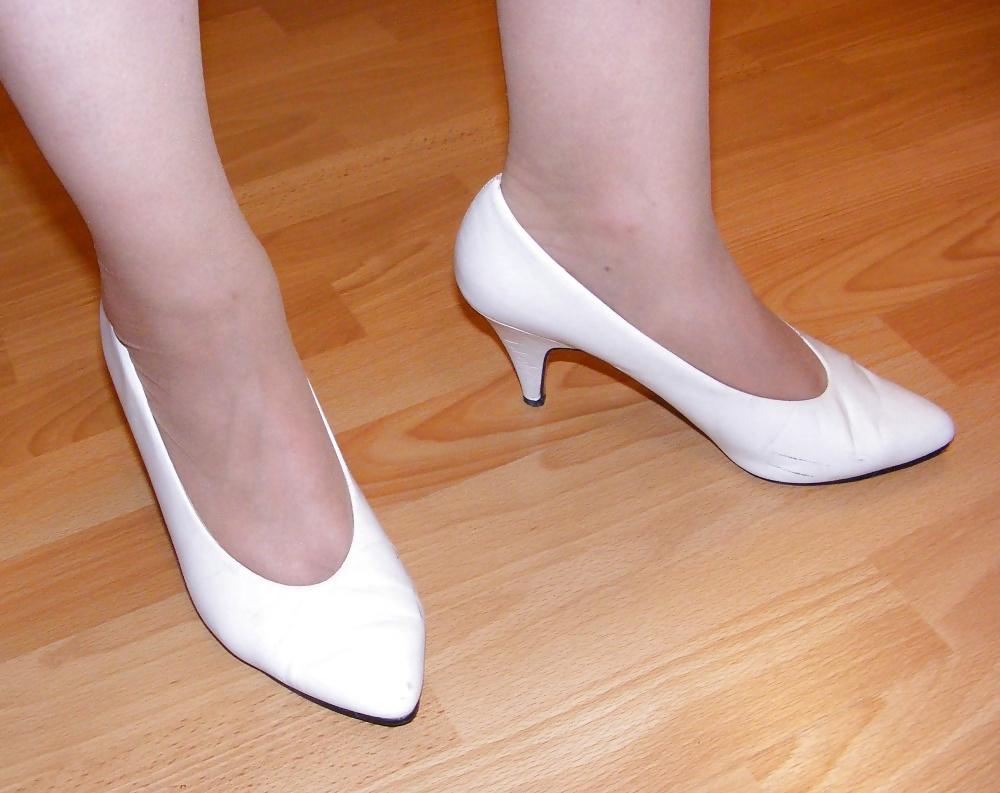 23P Slutty secretary in tights and white stilettos