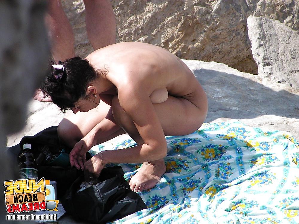 15P Hot babes totally naked at the beach