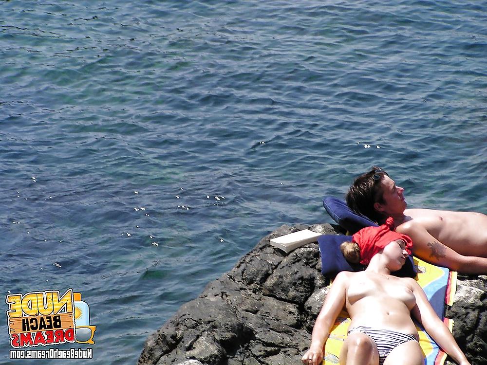 15P Hot babes totally naked at the beach