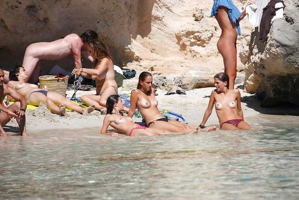 15P Topless Beach Cuties 2
