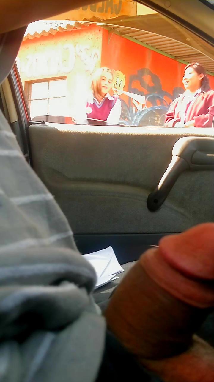 7P Flashing, mostrando el pene en la calle 17