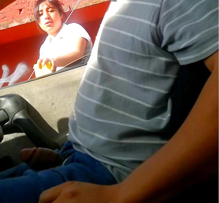 8P Flashing mostrando el pene a una chica de prepa