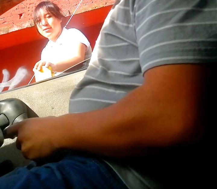 8P Flashing mostrando el pene a una chica de prepa