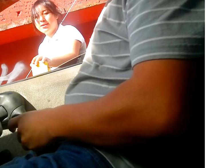 8P Flashing mostrando el pene a una chica de prepa