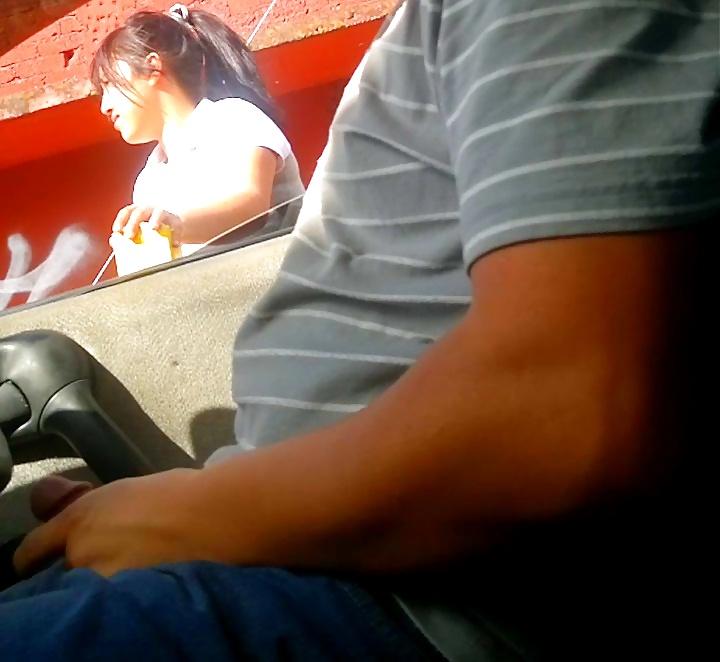 8P Flashing mostrando el pene a una chica de prepa