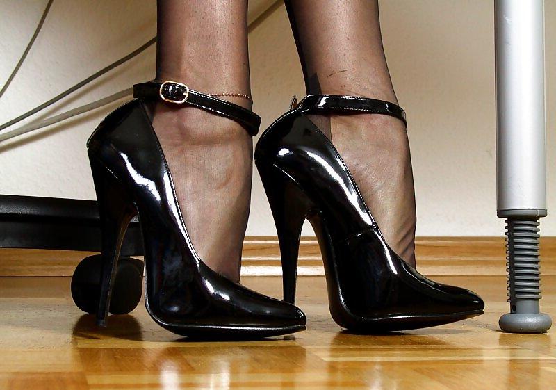 24P SECRETARY IN STOCKINGS (1)