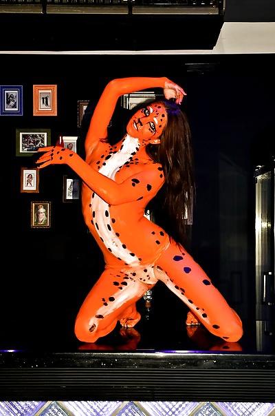 25P Wild cat sexy girl