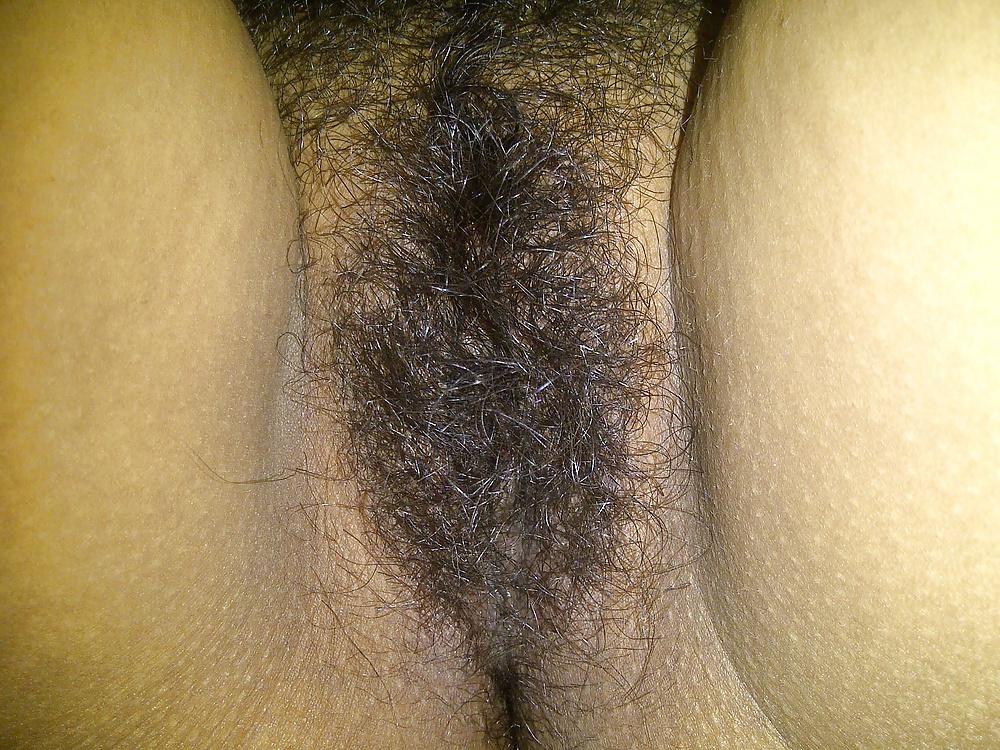 7P Glams wife loves to show her big bush