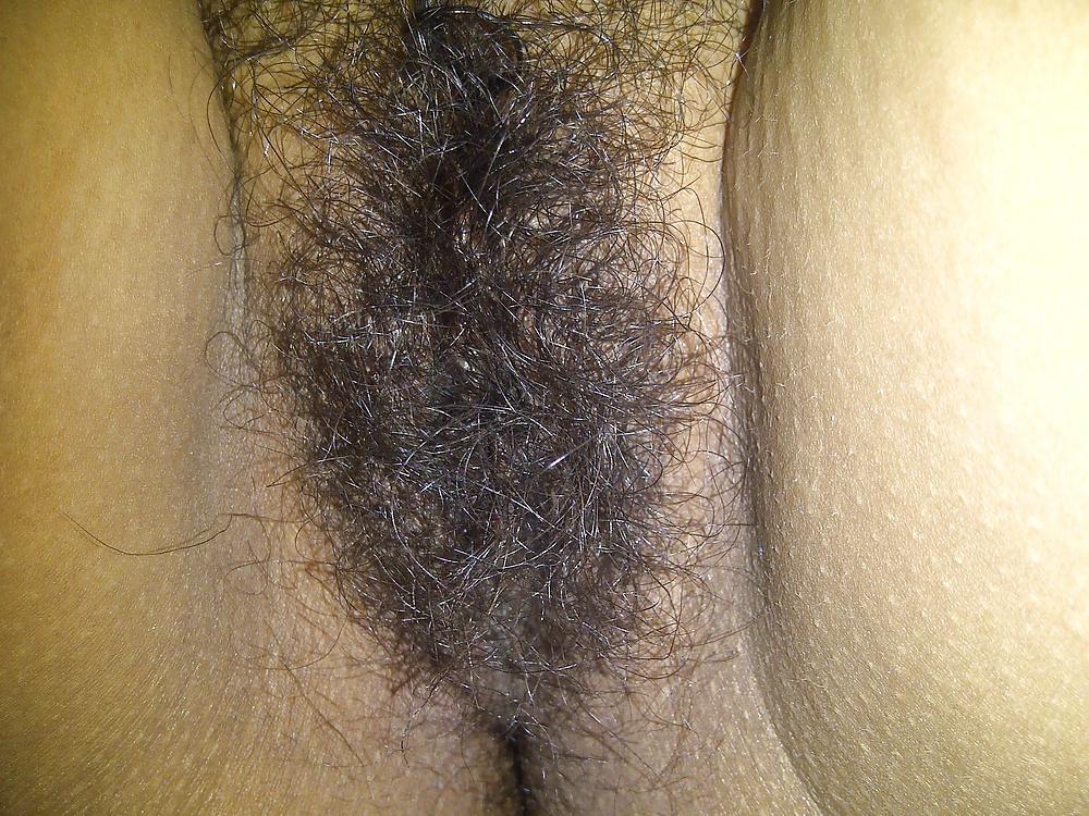 7P Glams wife loves to show her big bush