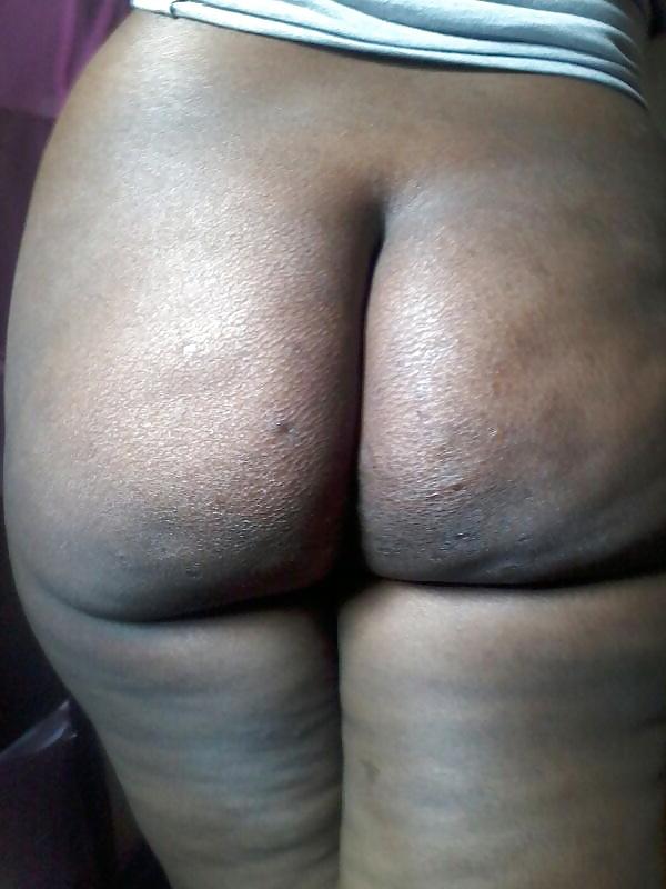 7P Glams wife loves to show her big bush