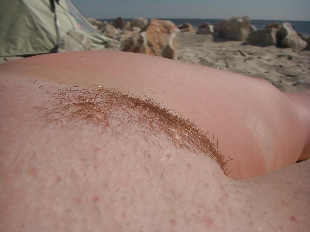 24P Beach Beauty Shows off Her So Gorgeous Pussy