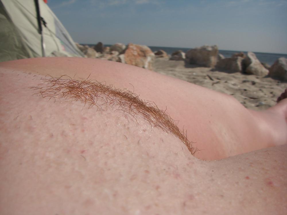 24P Beach Beauty Shows off Her So Gorgeous Pussy