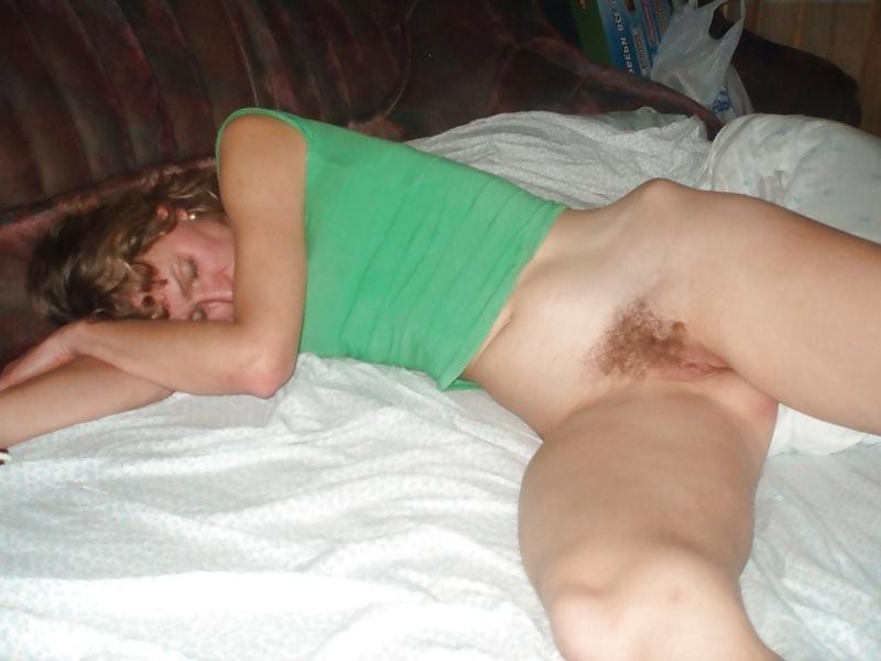 25P Bottomless and Hairy In Bed