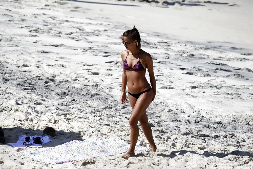 25P Celebs at the Beach 9