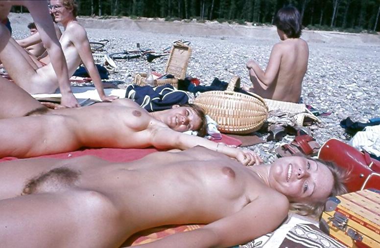 25P Hairy Beach Pussies