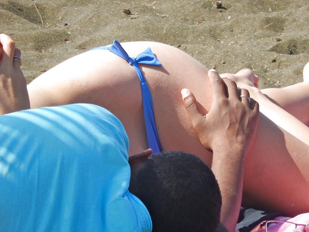 25P Voyeur on the beach 974 - Peek on bikini