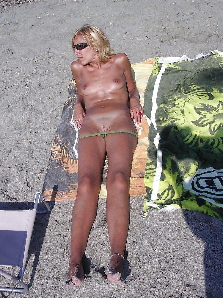 25P Nudist Beach Fun