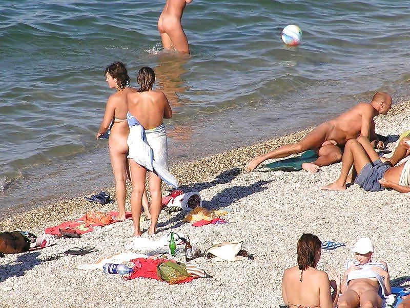 25P Nudist Beach Fun