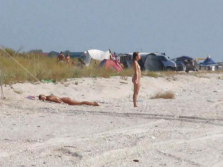 25P Nudist Beach Fun
