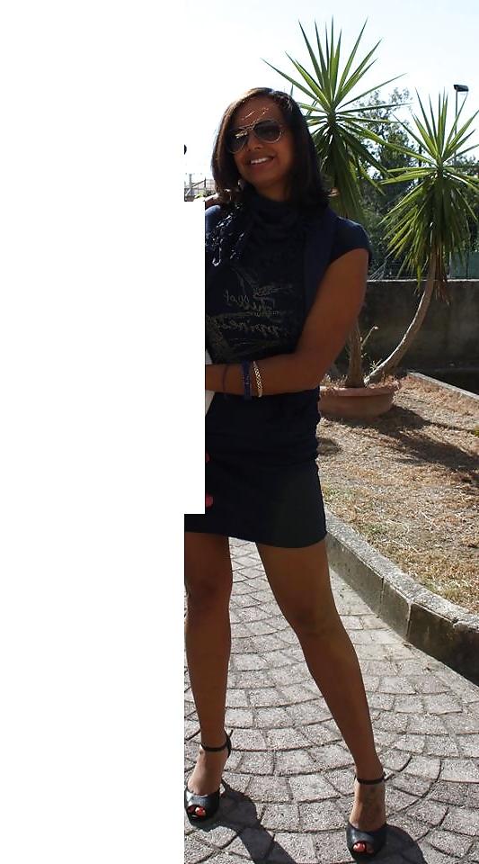 25P Hot Ebony Babes on the Beach