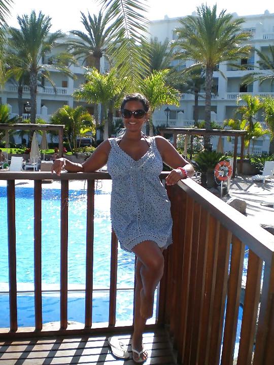 25P Hot Ebony Babes on the Beach
