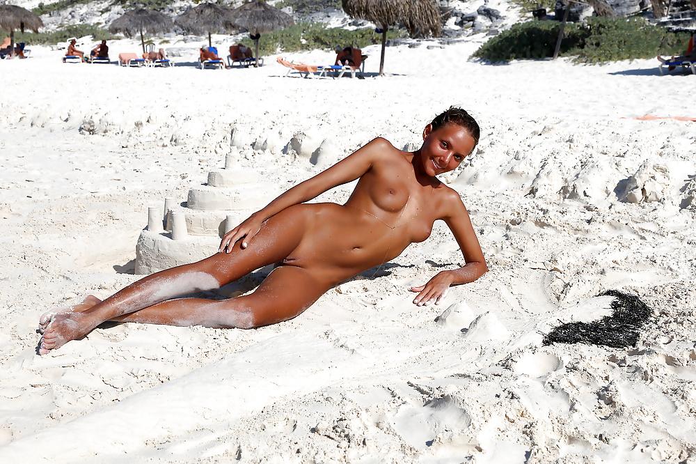 6P Nudist girl on the perfect beach