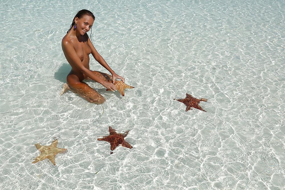 6P Nudist girl on the perfect beach