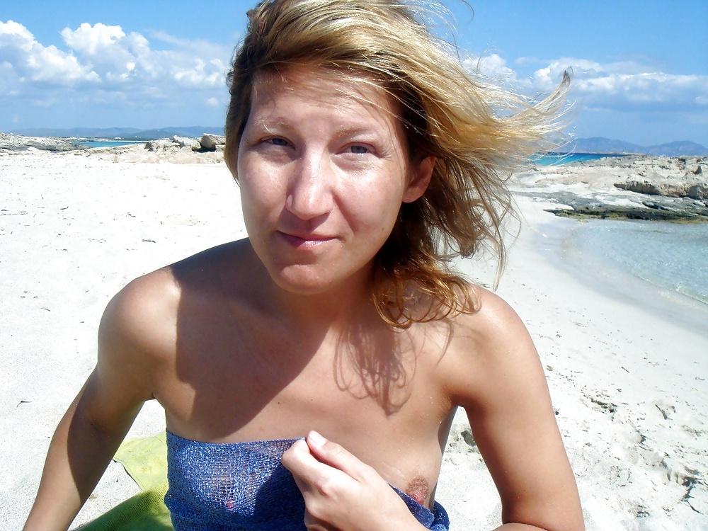 25P Tits voyeur- beach 2