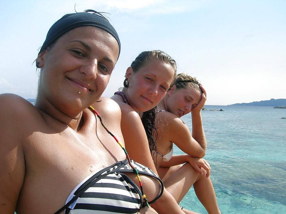 25P Tits voyeur- beach 2