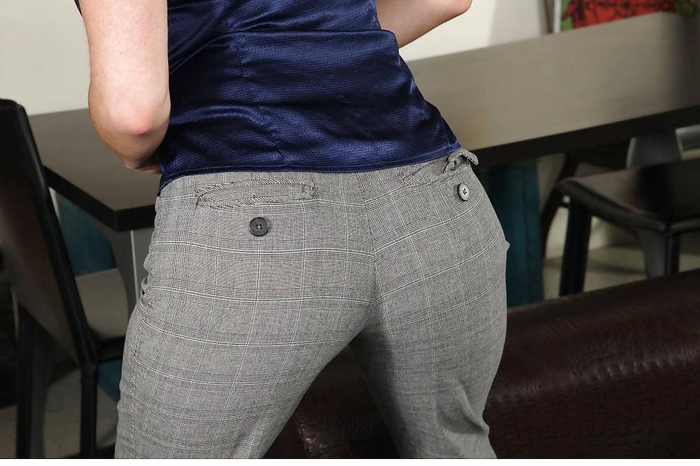 25P In gray pants