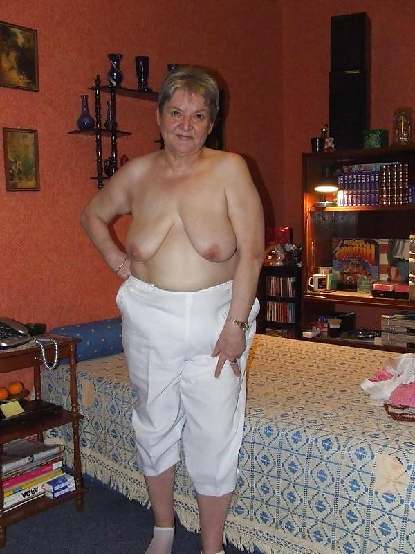 25P Ana. Would You Fuck That Hairy Pussy?
