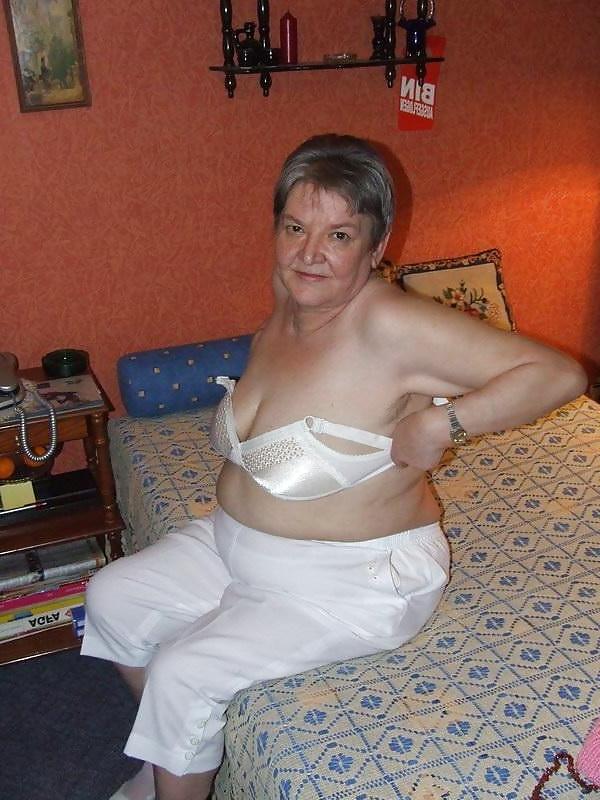25P Ana. Would You Fuck That Hairy Pussy?