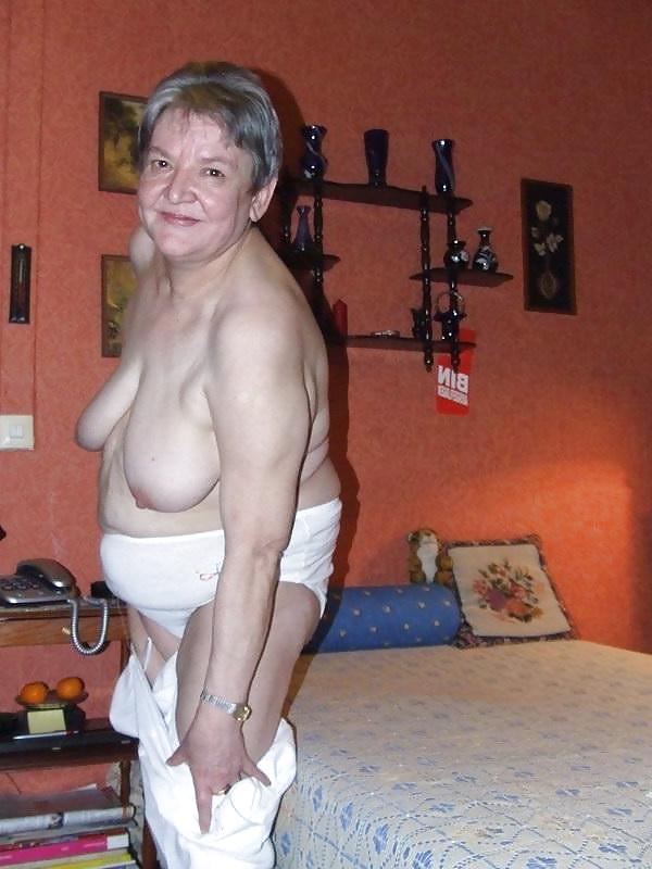 25P Ana. Would You Fuck That Hairy Pussy?