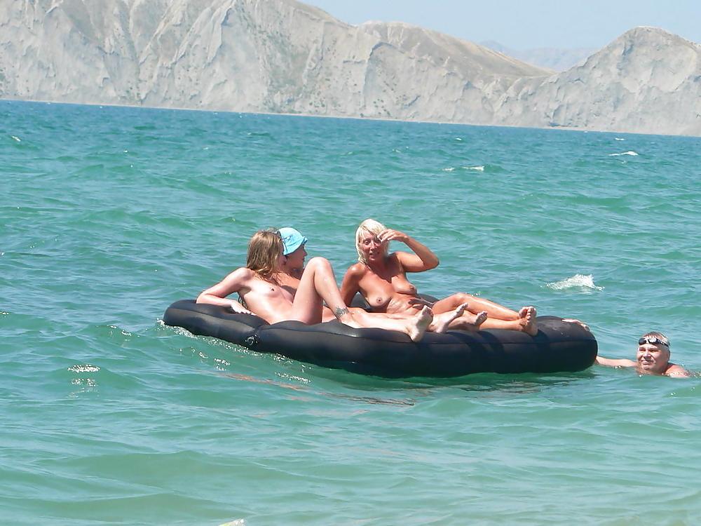 25P Eat Me on the Beach