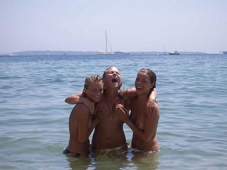 25P Naked on the beach 16